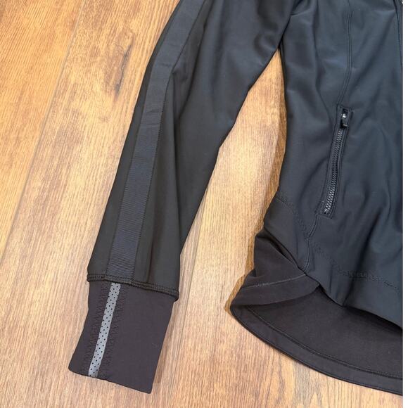 Lululemon Keep It Up Weather Resistant Softshell Jacket in Black size 4 - Picture 5 of 16